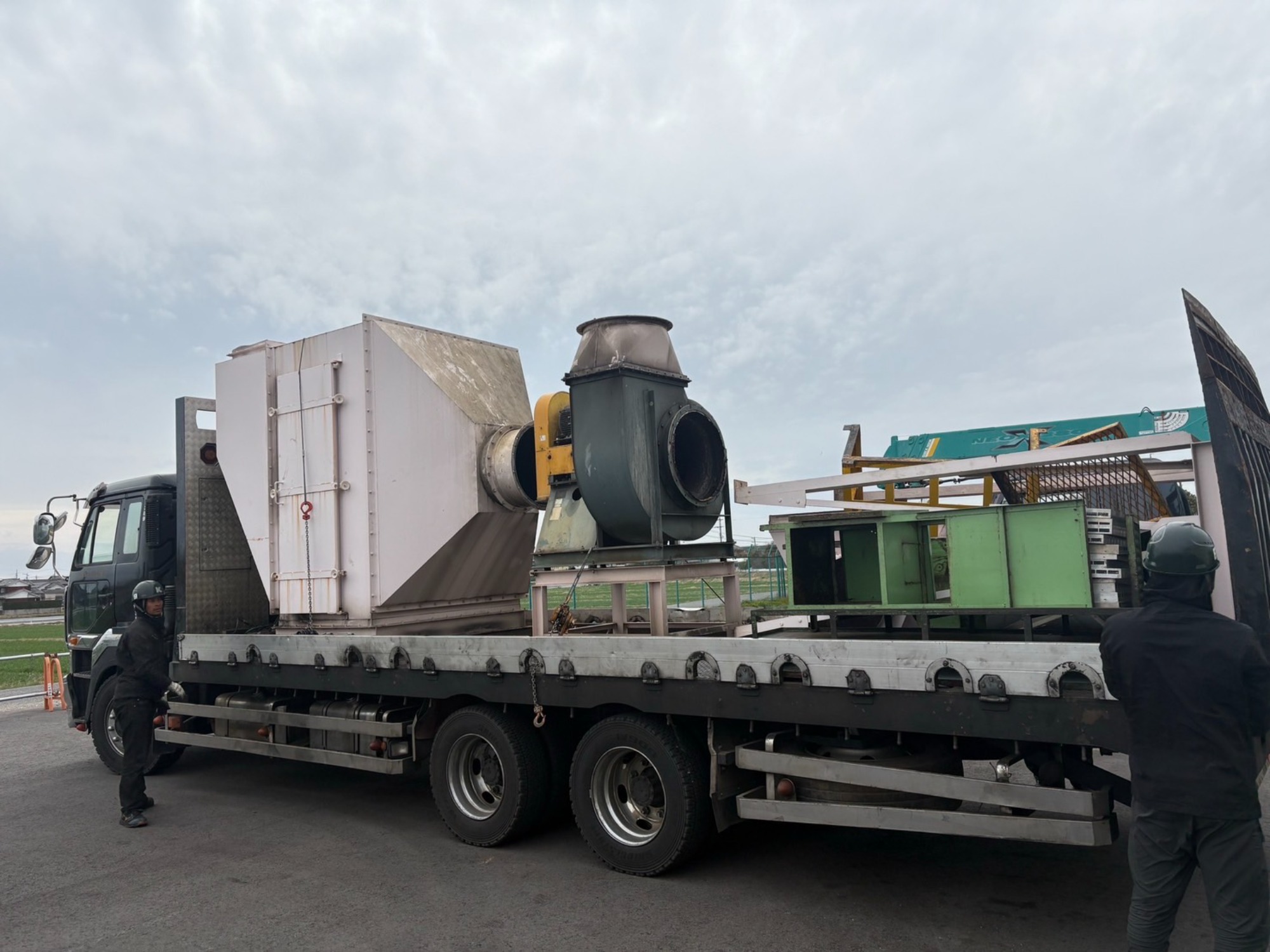 集塵機とダクトの撤去を承りました