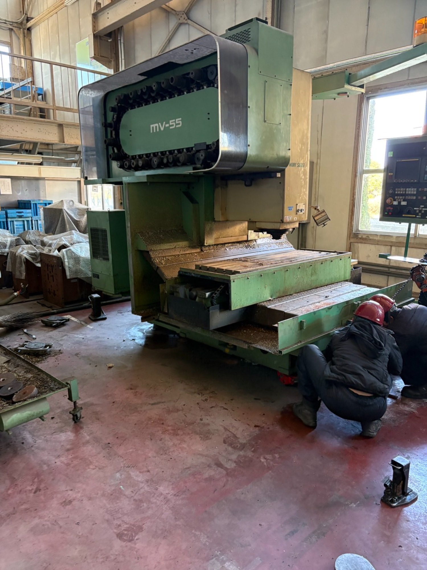 マシニングセンターを撤去させていただきました