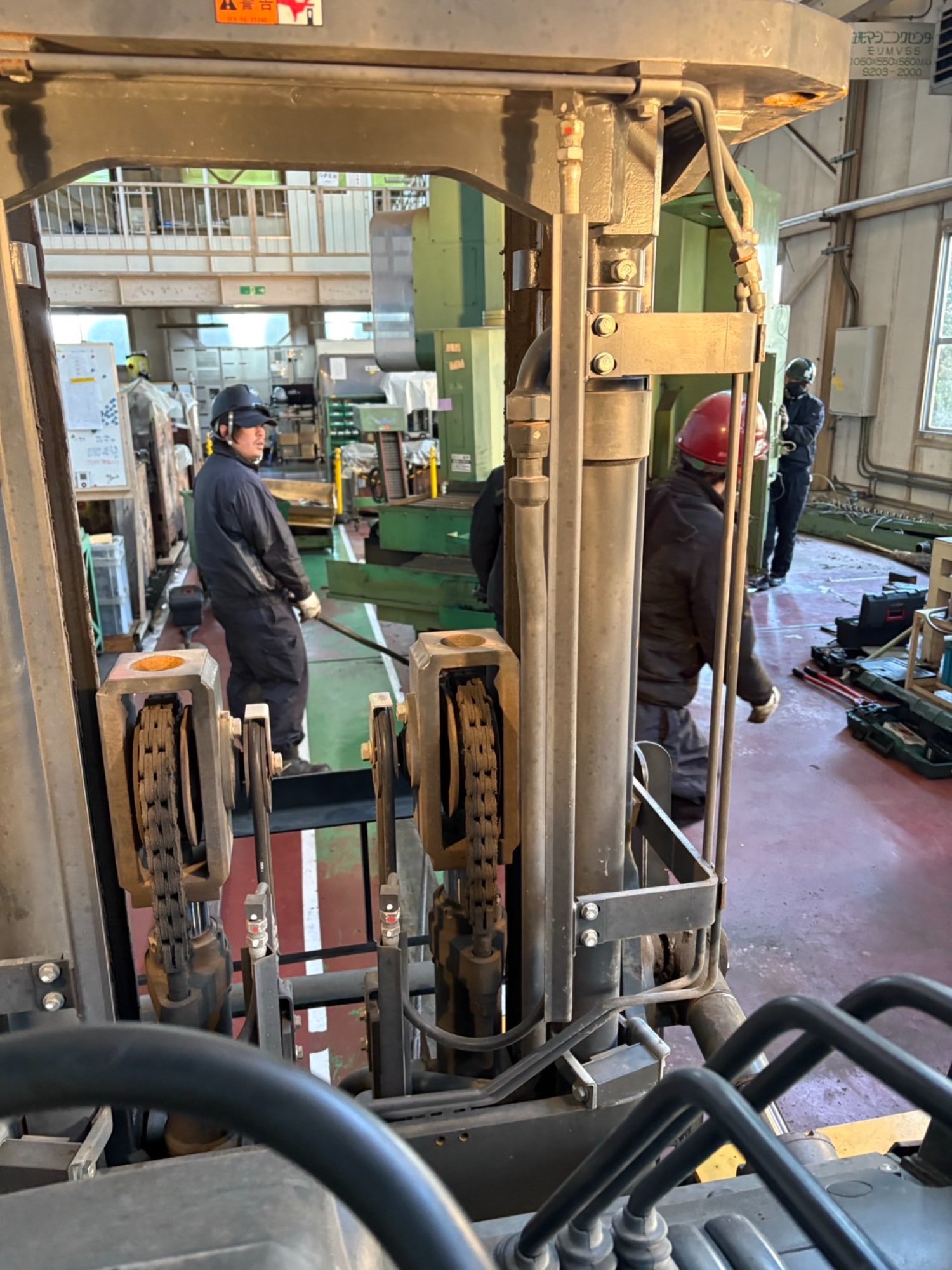 マシニングセンターを撤去させていただきました