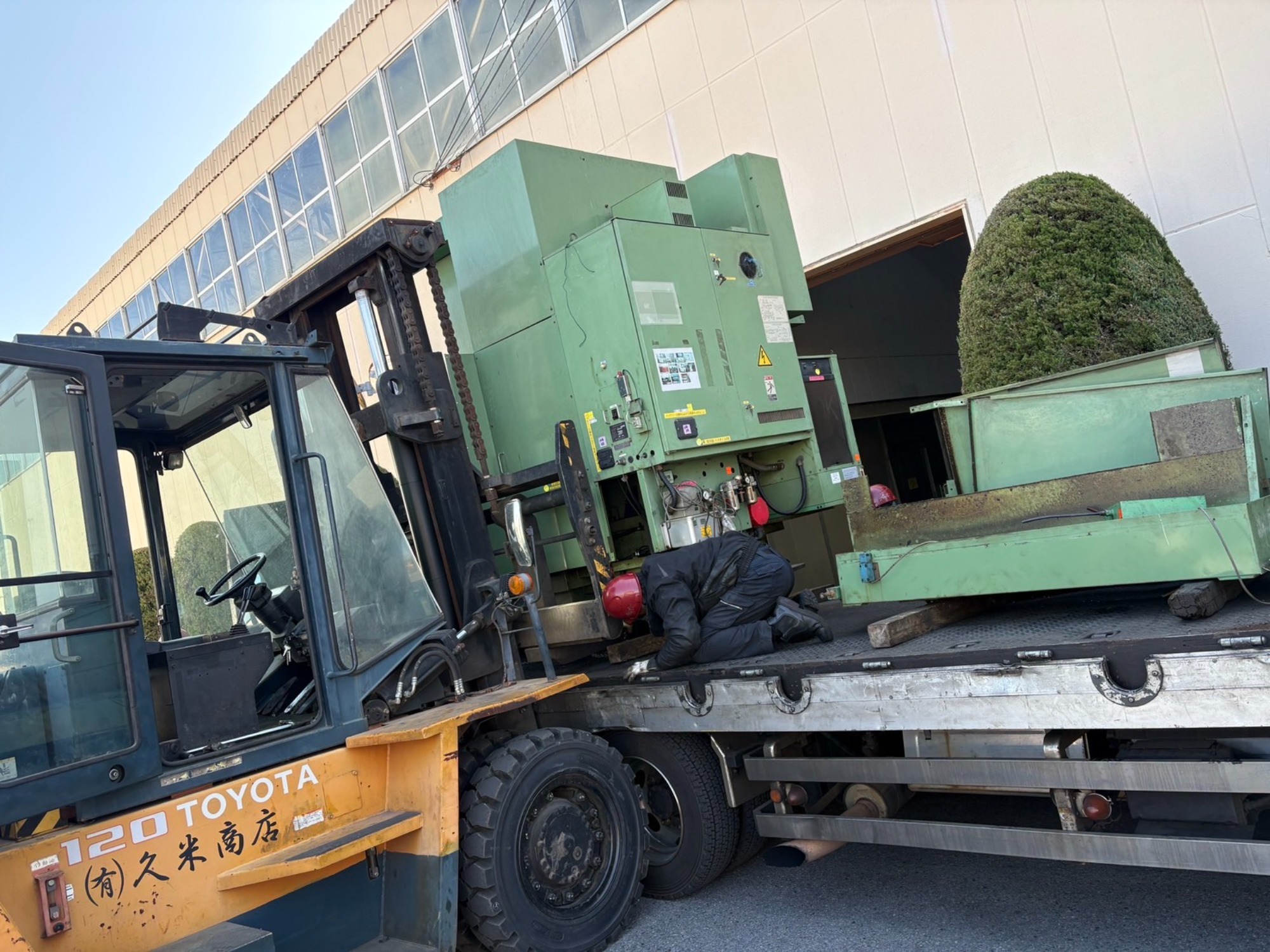 マシニングセンターを撤去させていただきました