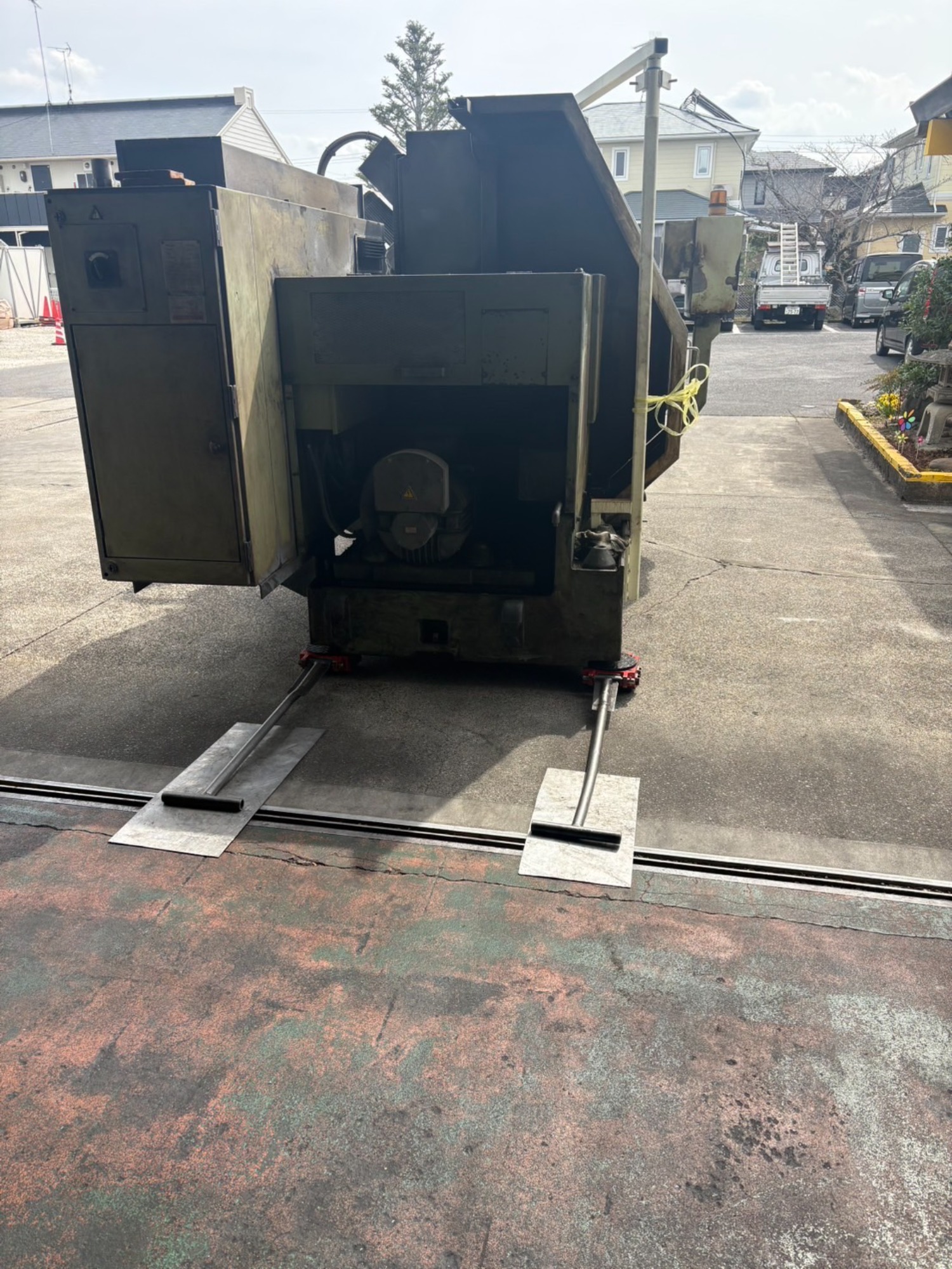 大型NC旋盤の工場内移設を承りました