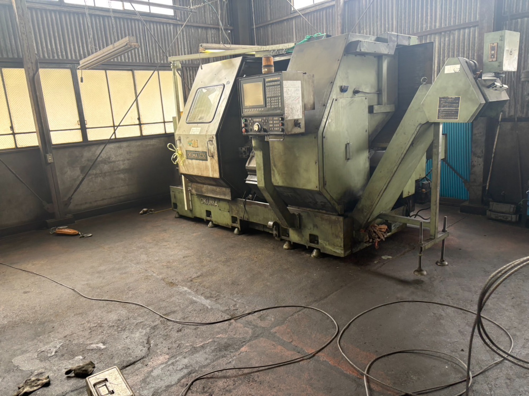 大型NC旋盤の工場内移設を承りました