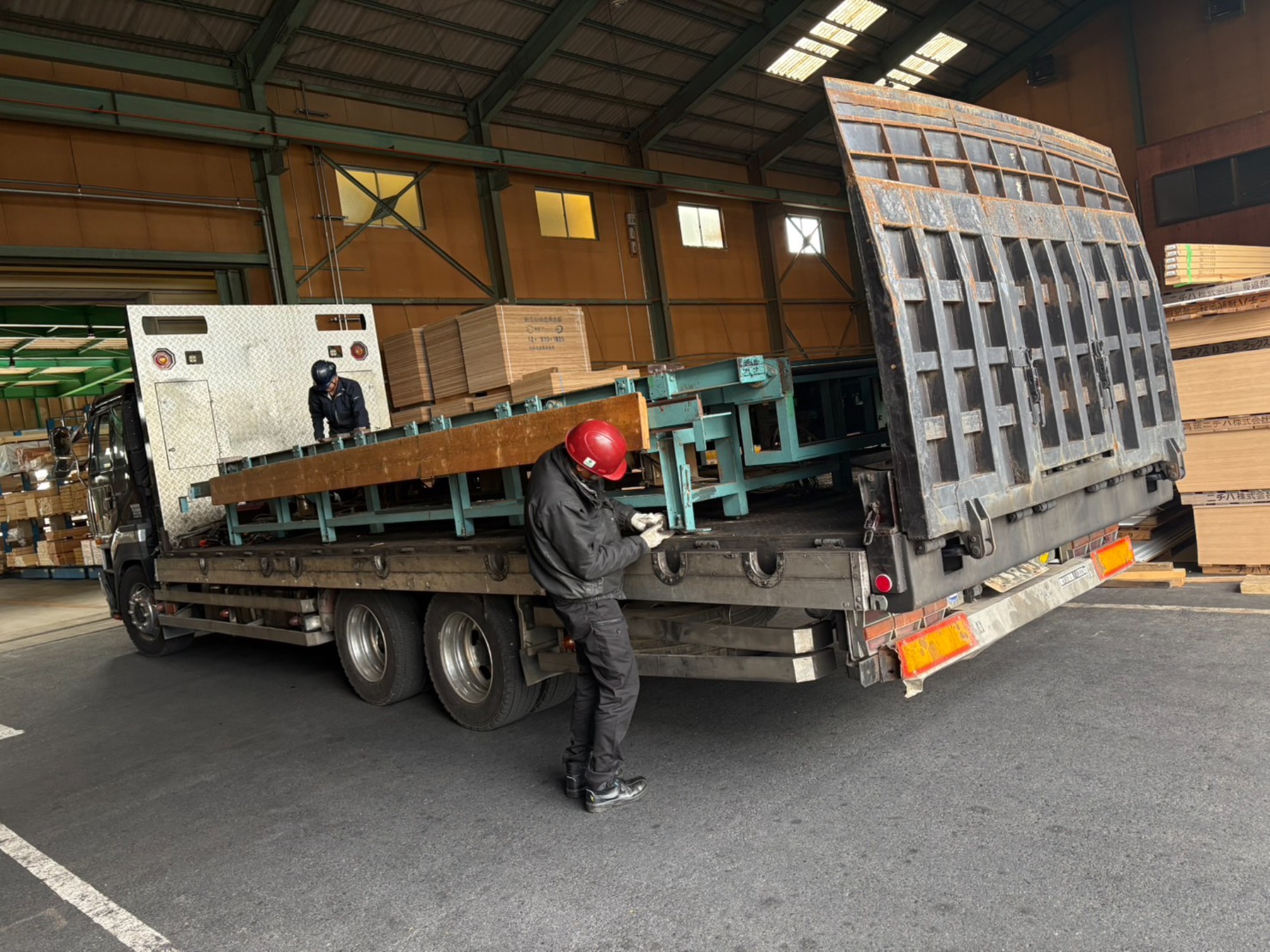 木材加工機を撤去させていただきました