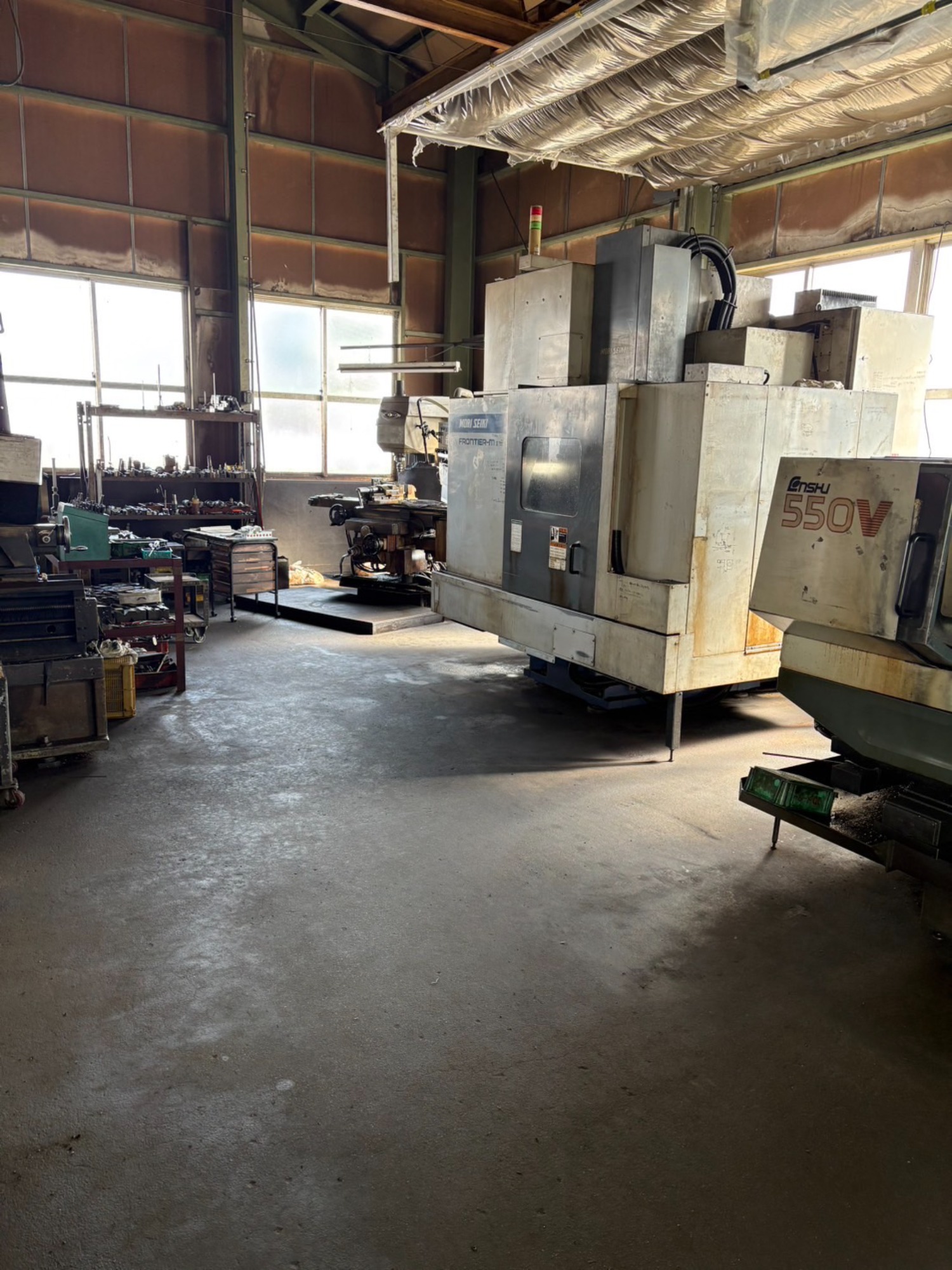 マシニングセンターの撤去をさせていただきました