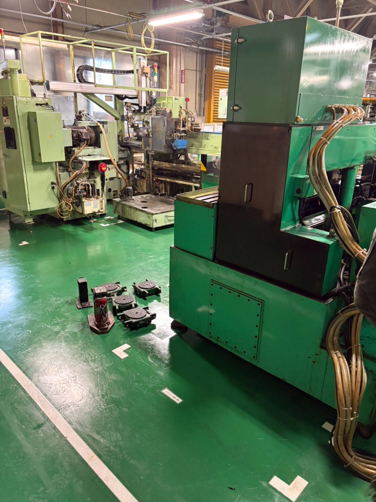 NC旋盤、転造機、研磨機を撤去させていただきました