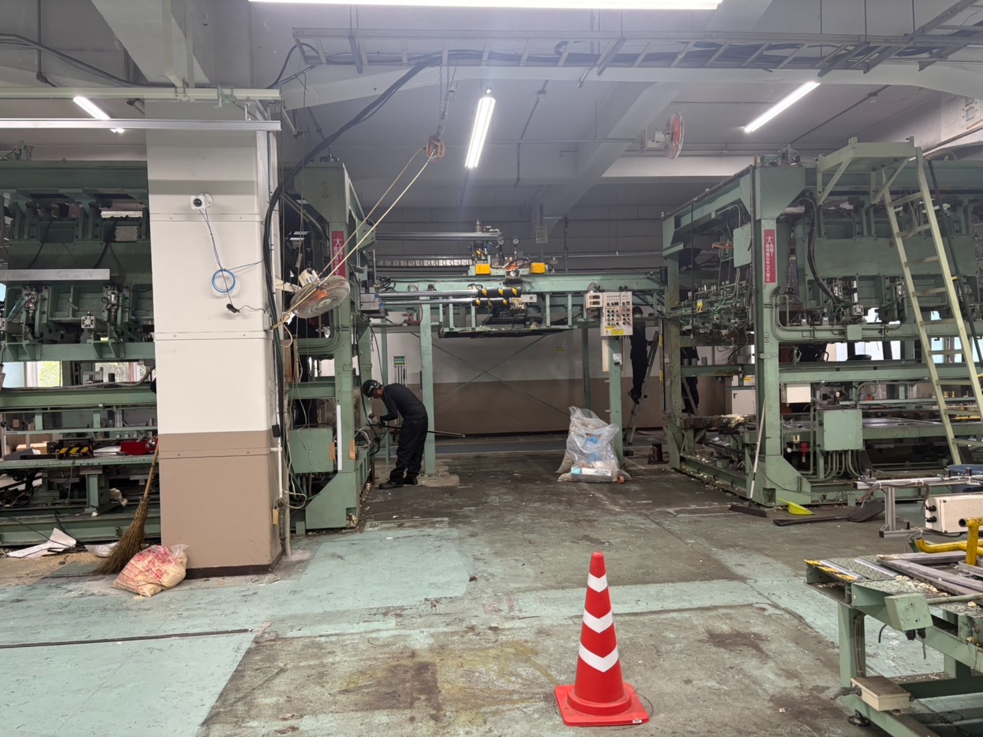 専用機設備一式の解体撤去を承りました