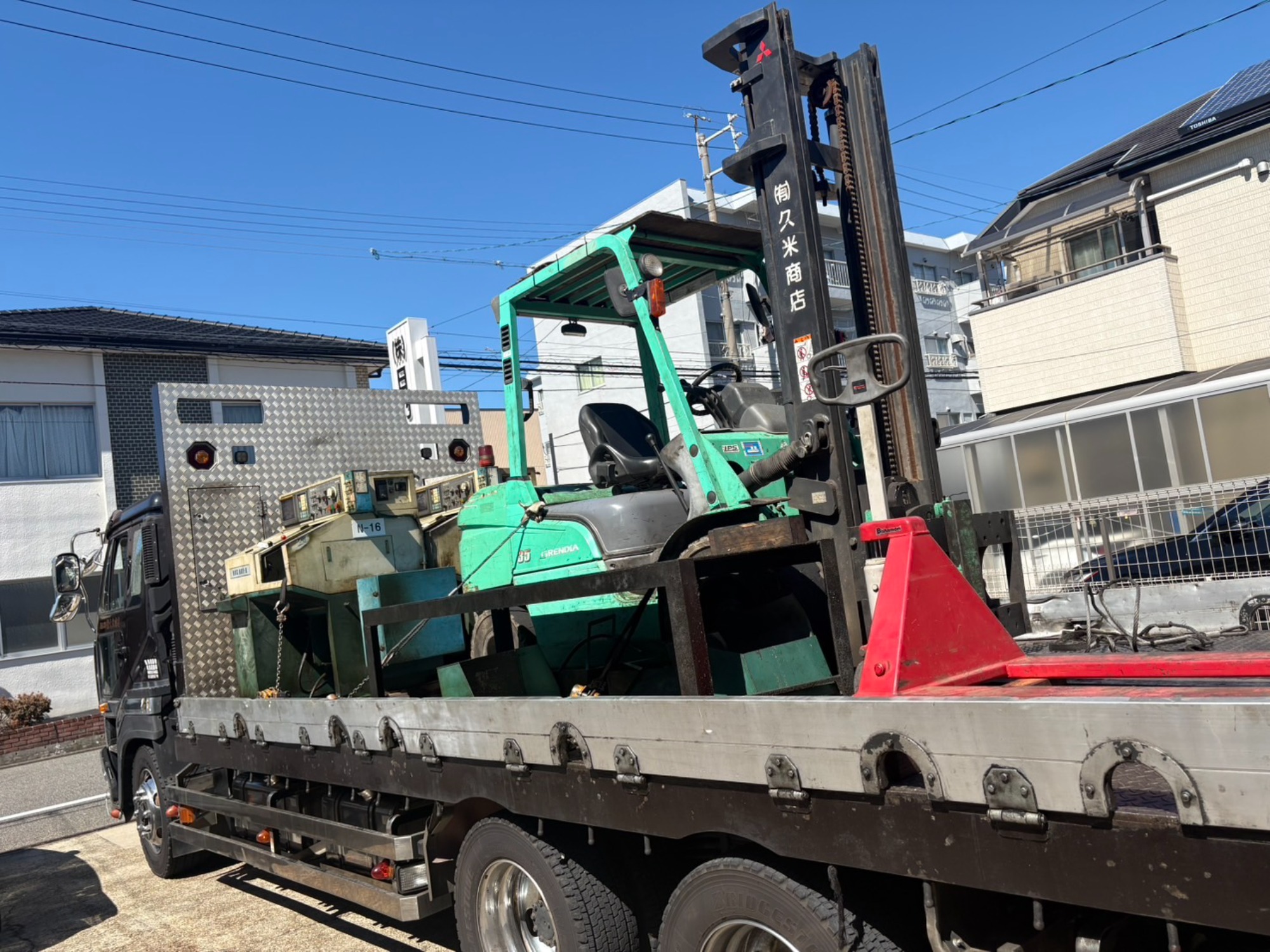 不要設備の2階からの荷下ろし撤去を承りました